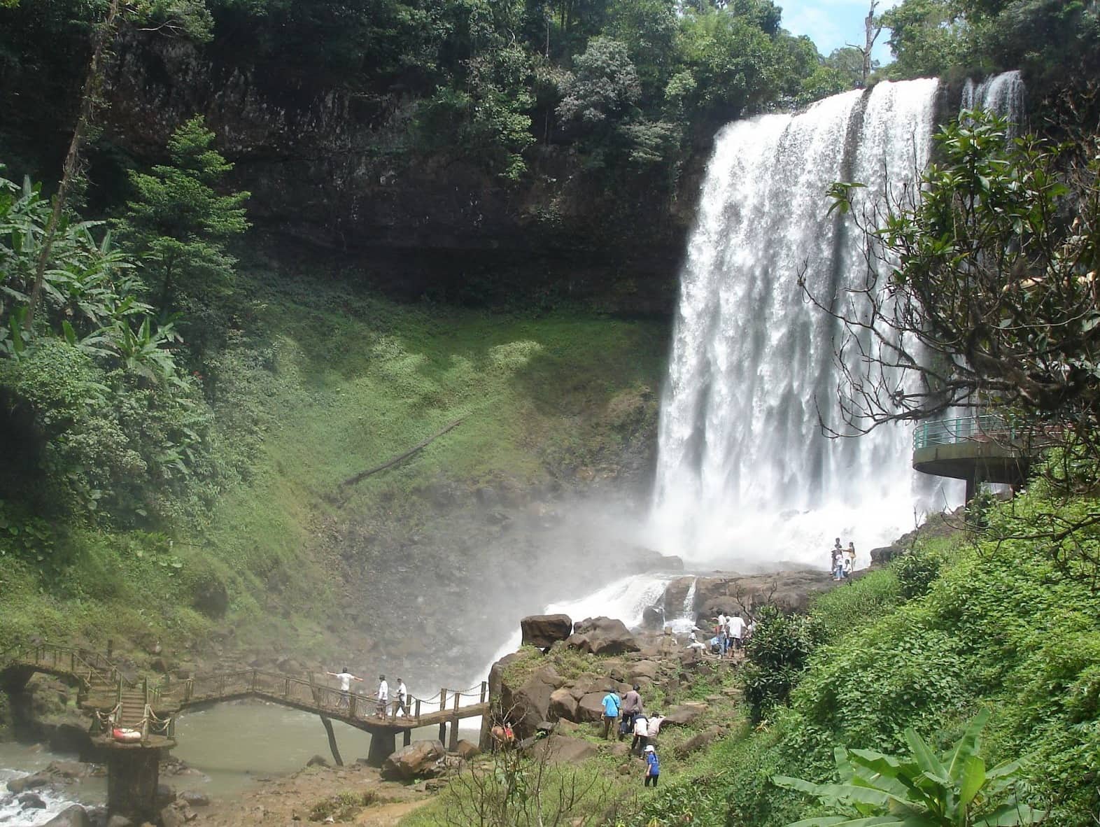 Dambri waterfall 1