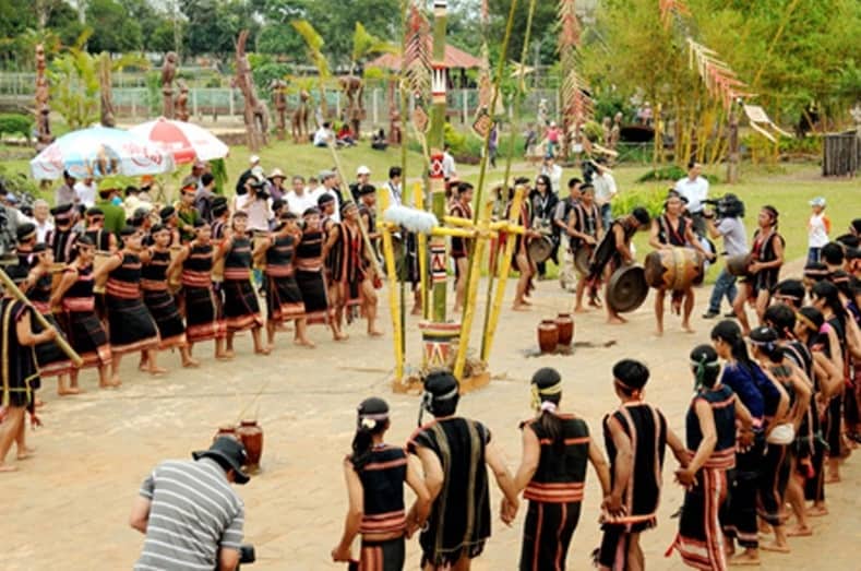 THE NEW YEAR’S CELEBRATION FESTIVAL OF THE EDE AND THE H'MONG IN DAKLAK